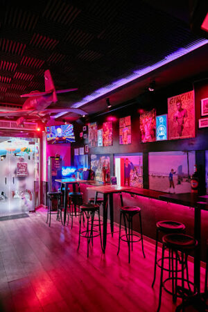 Gingin gay bar