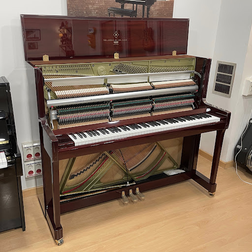 Quatre40: Tienda Pianos Barcelona