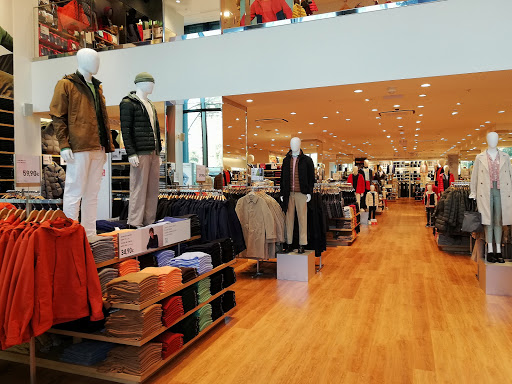 UNIQLO Diagonal