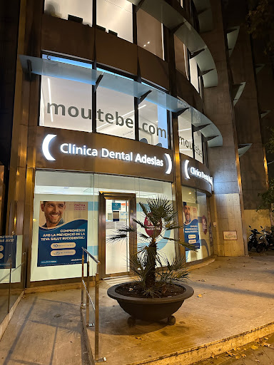 Clínica Dental Adeslas