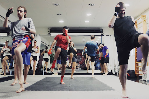 BALANCE MUAY THAI BCN - CLASES EN GRUPO