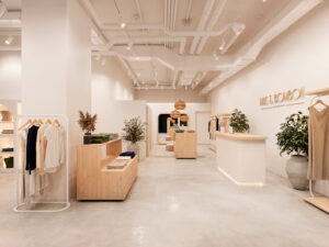 Mus & Bombon Concept Store Tienda de ropa sostenible para mujer en L'Illa Barcelona