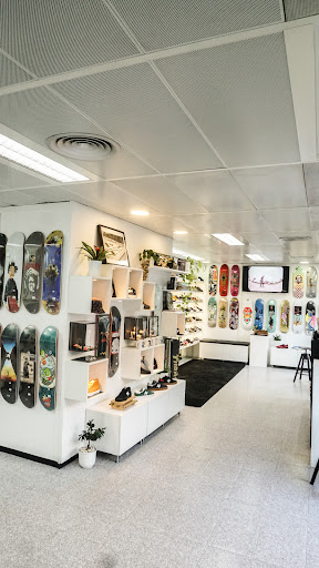 AL CARRER SKATE SHOP