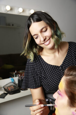 Angie Lunares maquilladora
